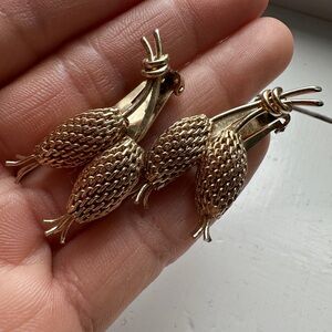 Vintage Bergere signed pine core pineapple gold tone clip-on earrings